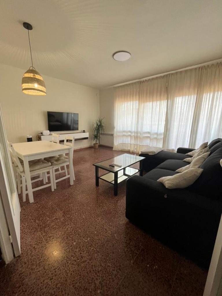 Encantador Apartamento En El Corazon De Тремп Экстерьер фото